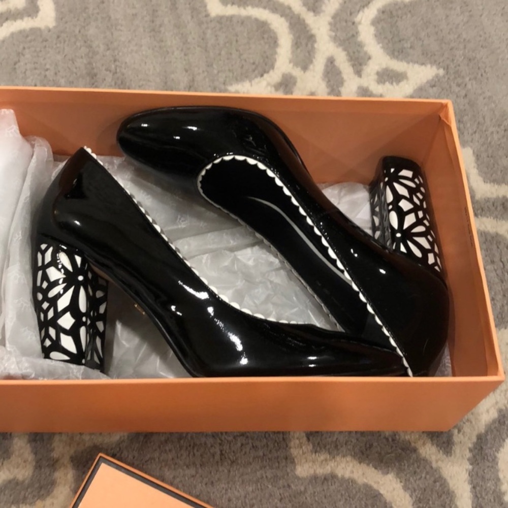Nina black and white patent leather shoe